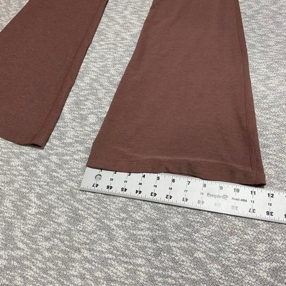 Beyond Yoga Spacedy Legging in a dusty pink flared & pockets women S. SKU-A263 - Picture 3 of 7